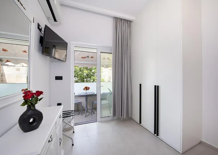 Cherry Central Luxury Suites